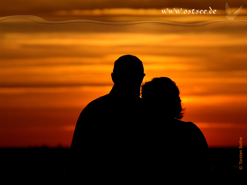 Romantischer Sonnenuntergang an der Ostsee