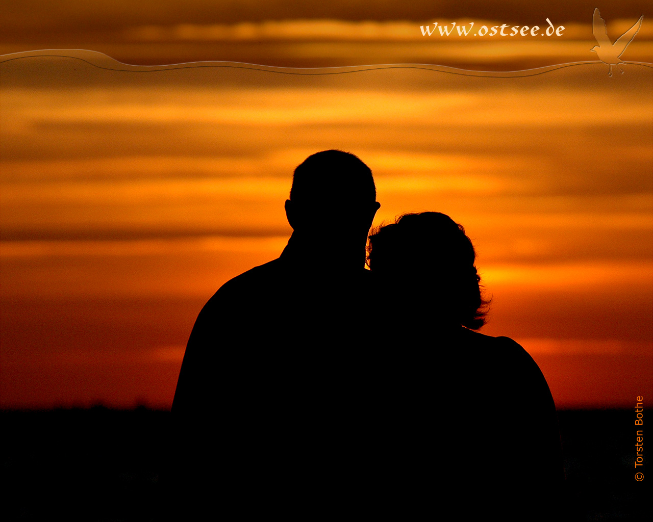 Hintergrundbild: Romantischer Sonnenuntergang an der Ostsee