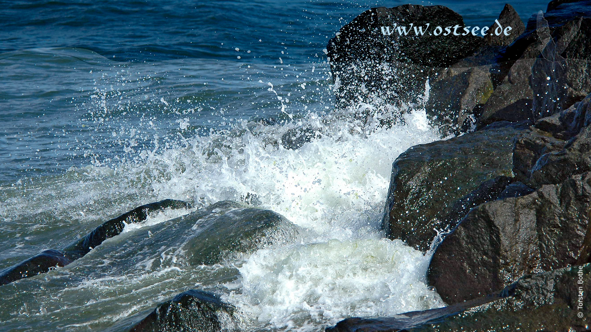 Brandungswellen an der Ostsee