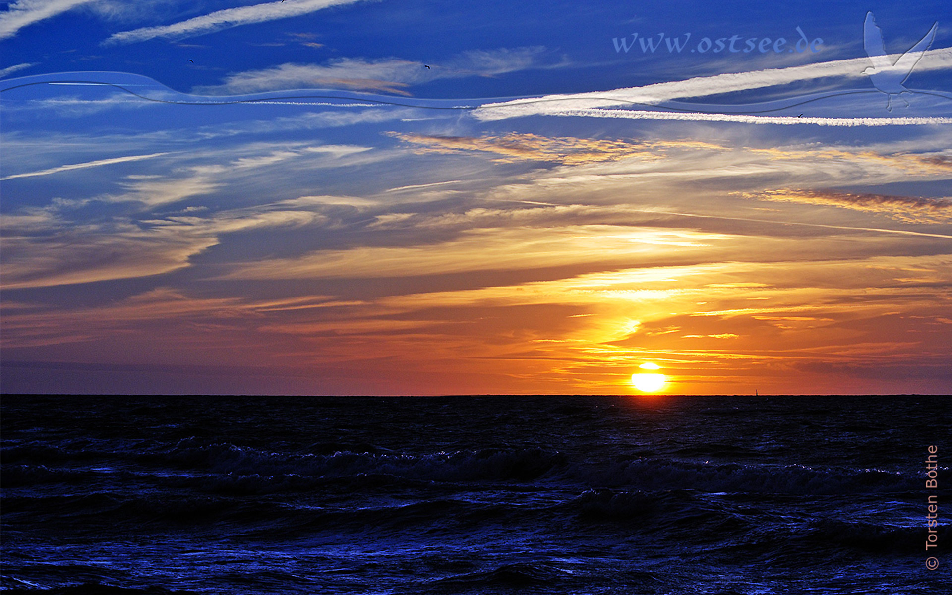 Hintergrundbild: Romantisches Farbenspiel über der Ostsee