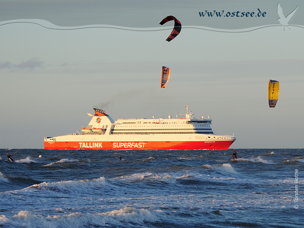 Hintergrundbild: Kitesurfer auf der Ostsee