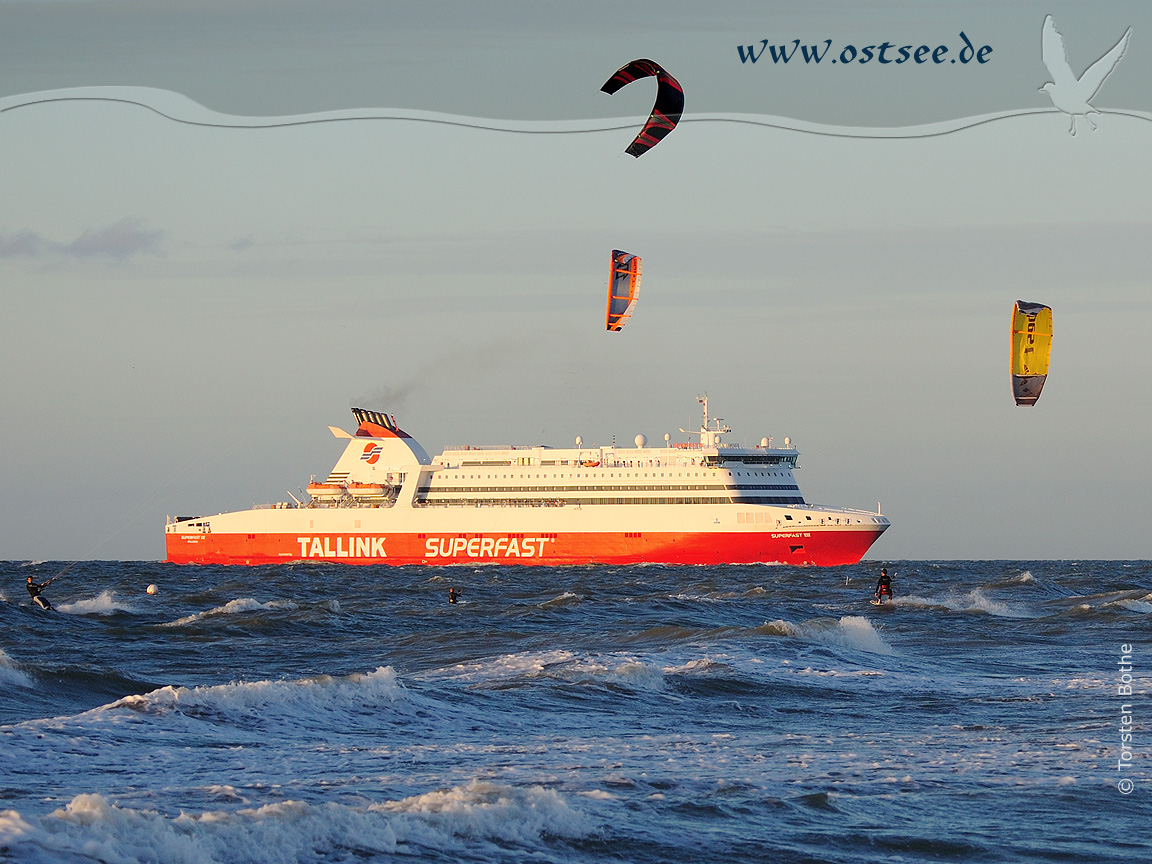 Hintergrundbild: Kitesurfer auf der Ostsee