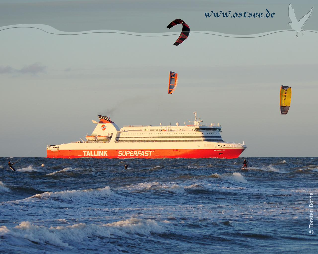 Hintergrundbild: Kitesurfer auf der Ostsee