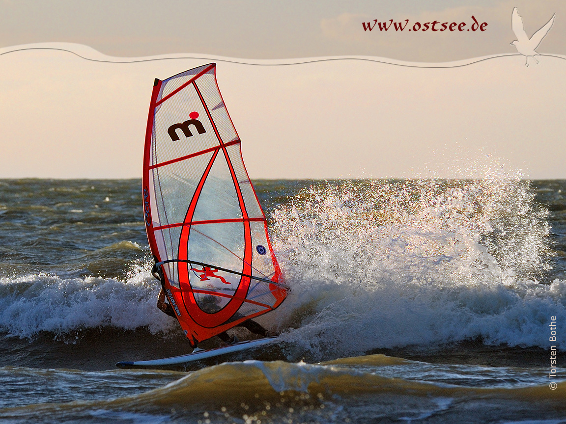 Hintergrundbild: Surfer auf der Ostsee