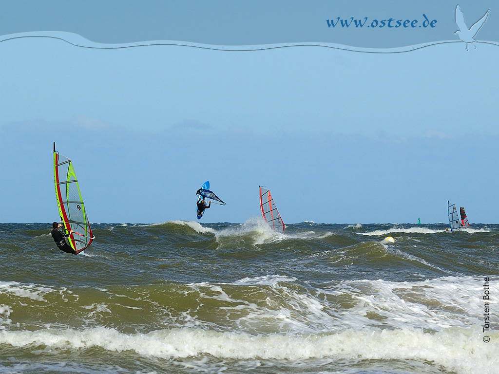 Hintergrundbild: Windsurfer auf der Ostsee