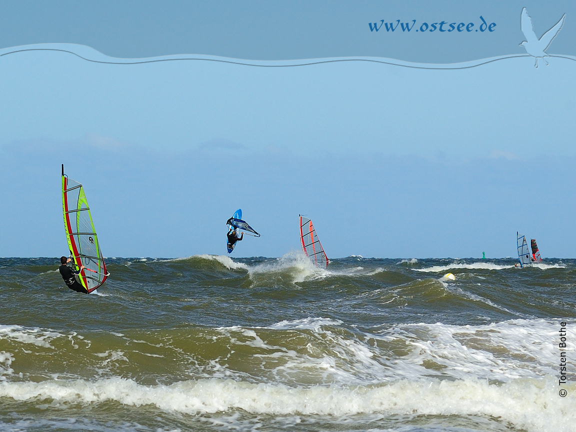 Hintergrundbild: Windsurfer auf der Ostsee