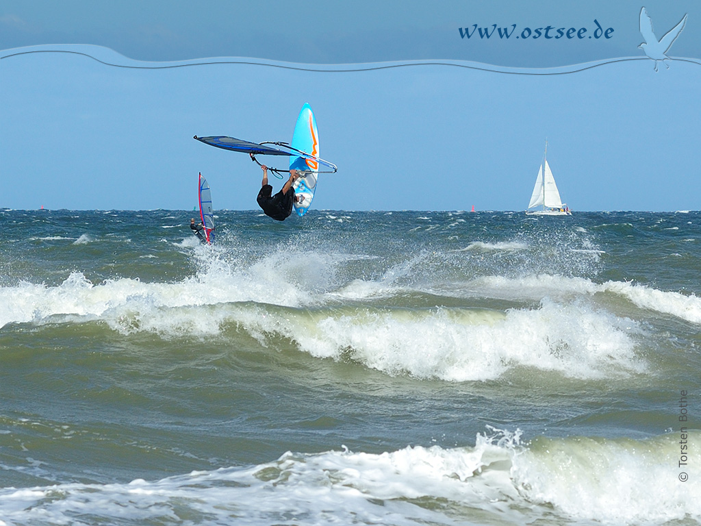 Hintergrundbild: Windsurfer auf der Ostsee