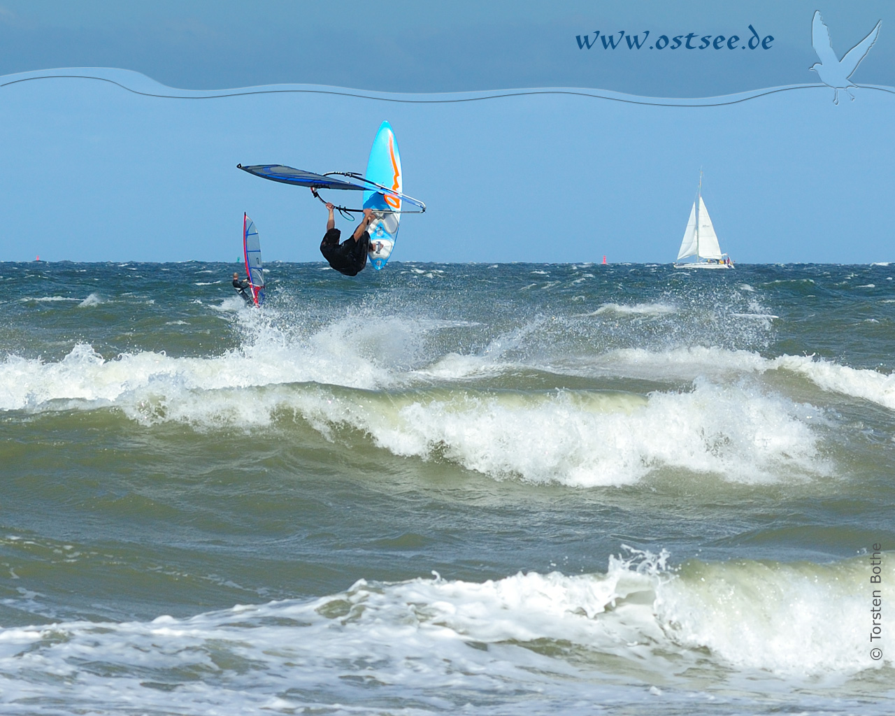 Hintergrundbild: Windsurfer auf der Ostsee