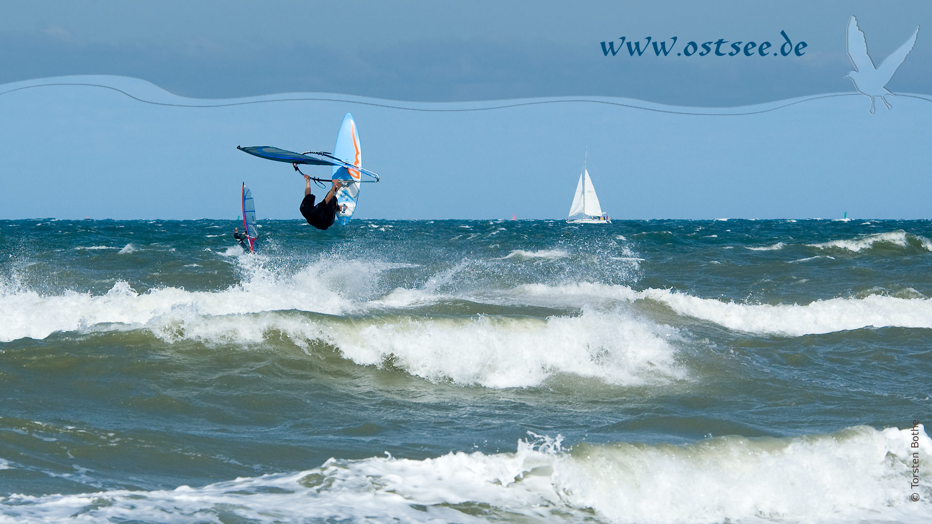 Hintergrundbild: Windsurfer auf der Ostsee