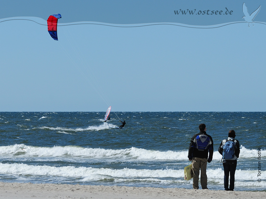 Hintergrundbild: Kitesurfer auf der Ostsee