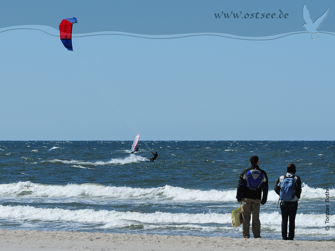 Hintergrundbild: Kitesurfer auf der Ostsee