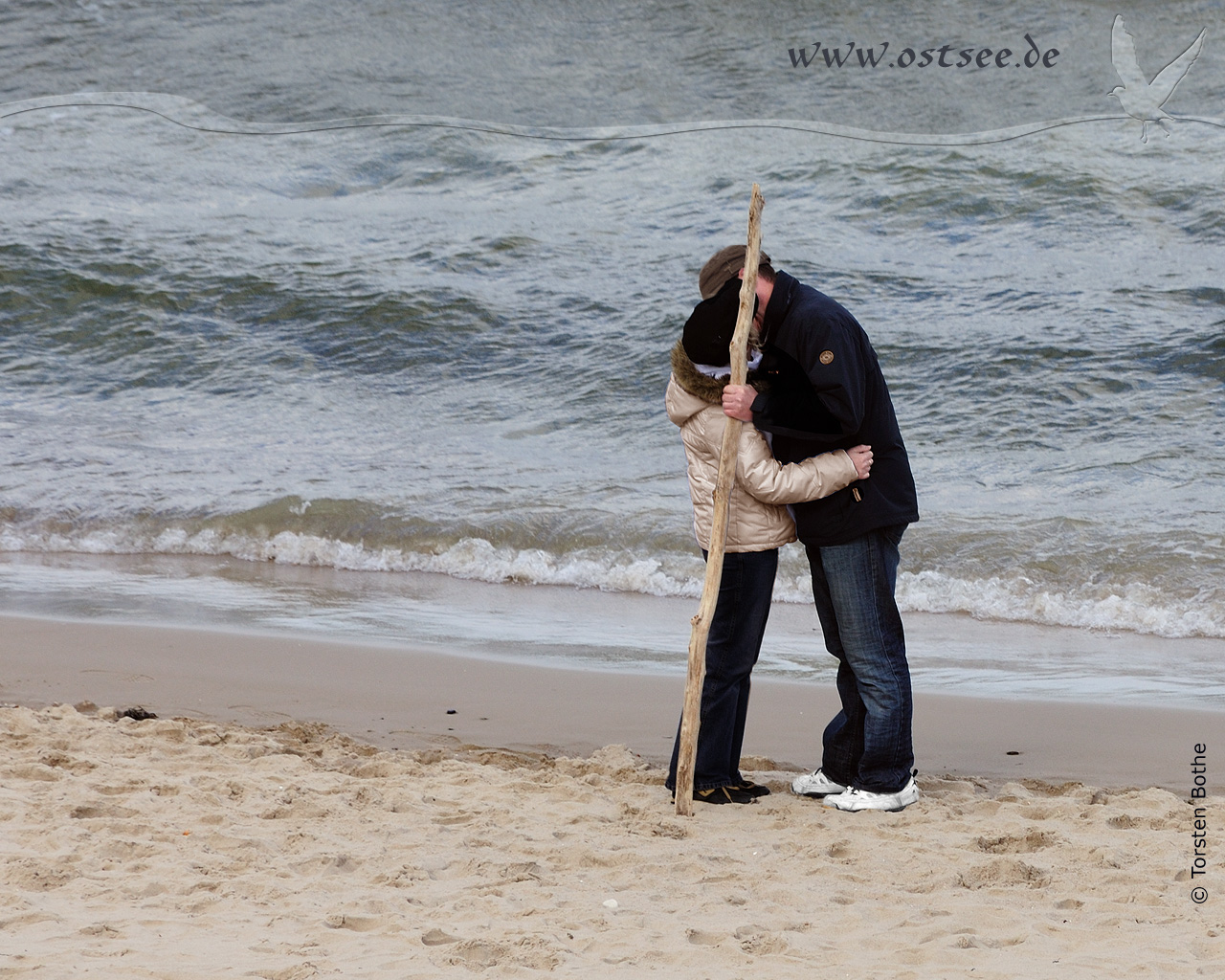 Hintergrundbild: Liebespaar an der Ostsee