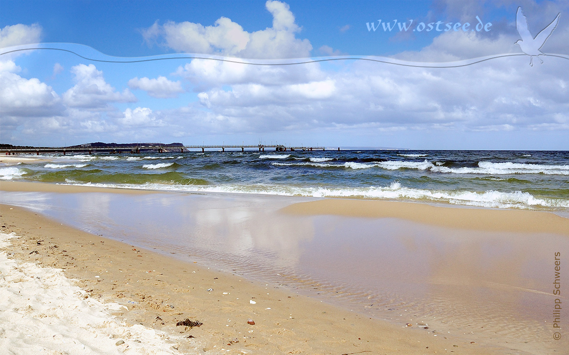 Hintergrundbild: Strand und Seebrücke an der Ostsee