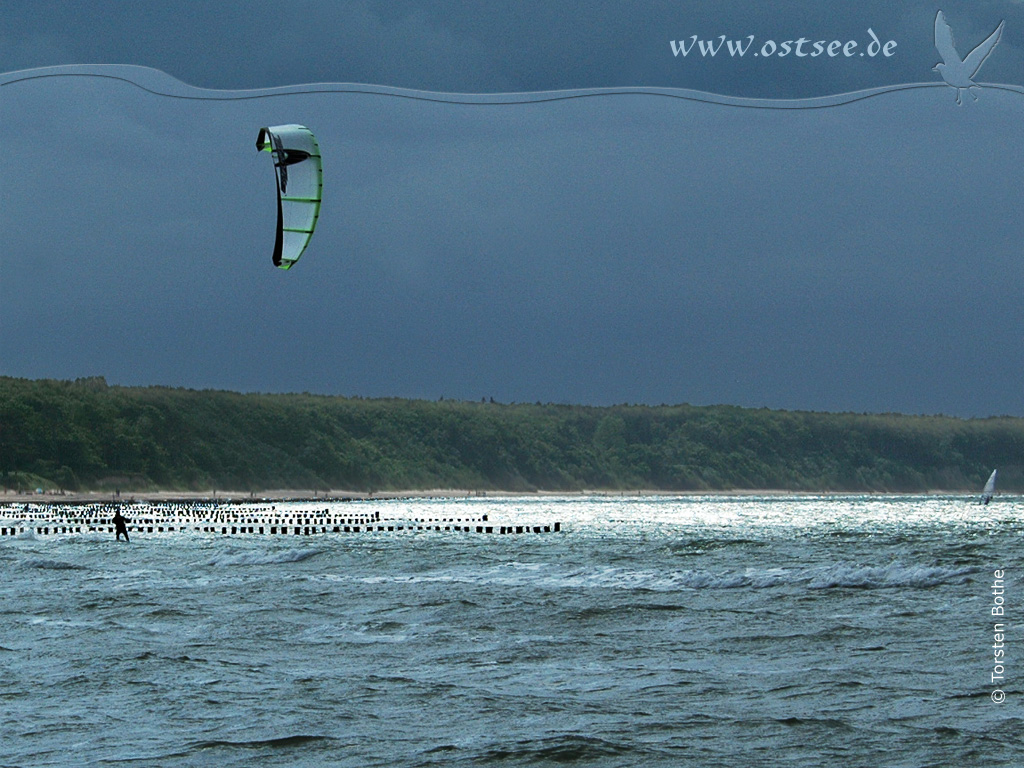 Hintergrundbild: Kitesurfer auf der Ostsee