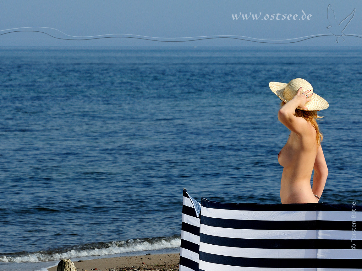 Hintergrundbild: FKK-Sonnenbaden an der Ostsee