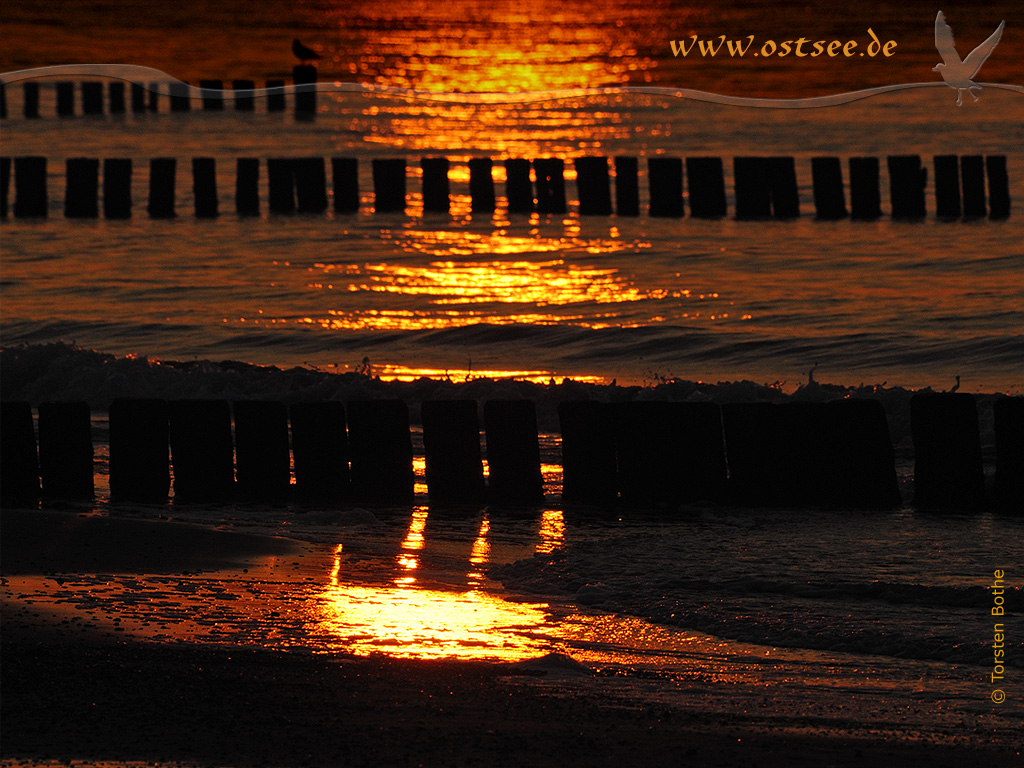 Romantischer Sonnenuntergang an der Ostsee