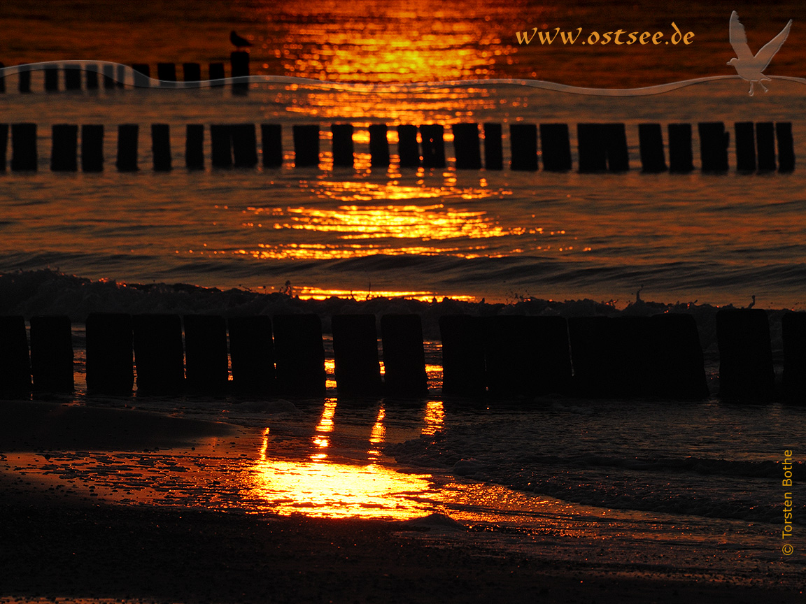 Hintergrundbild: Romantischer Sonnenuntergang an der Ostsee