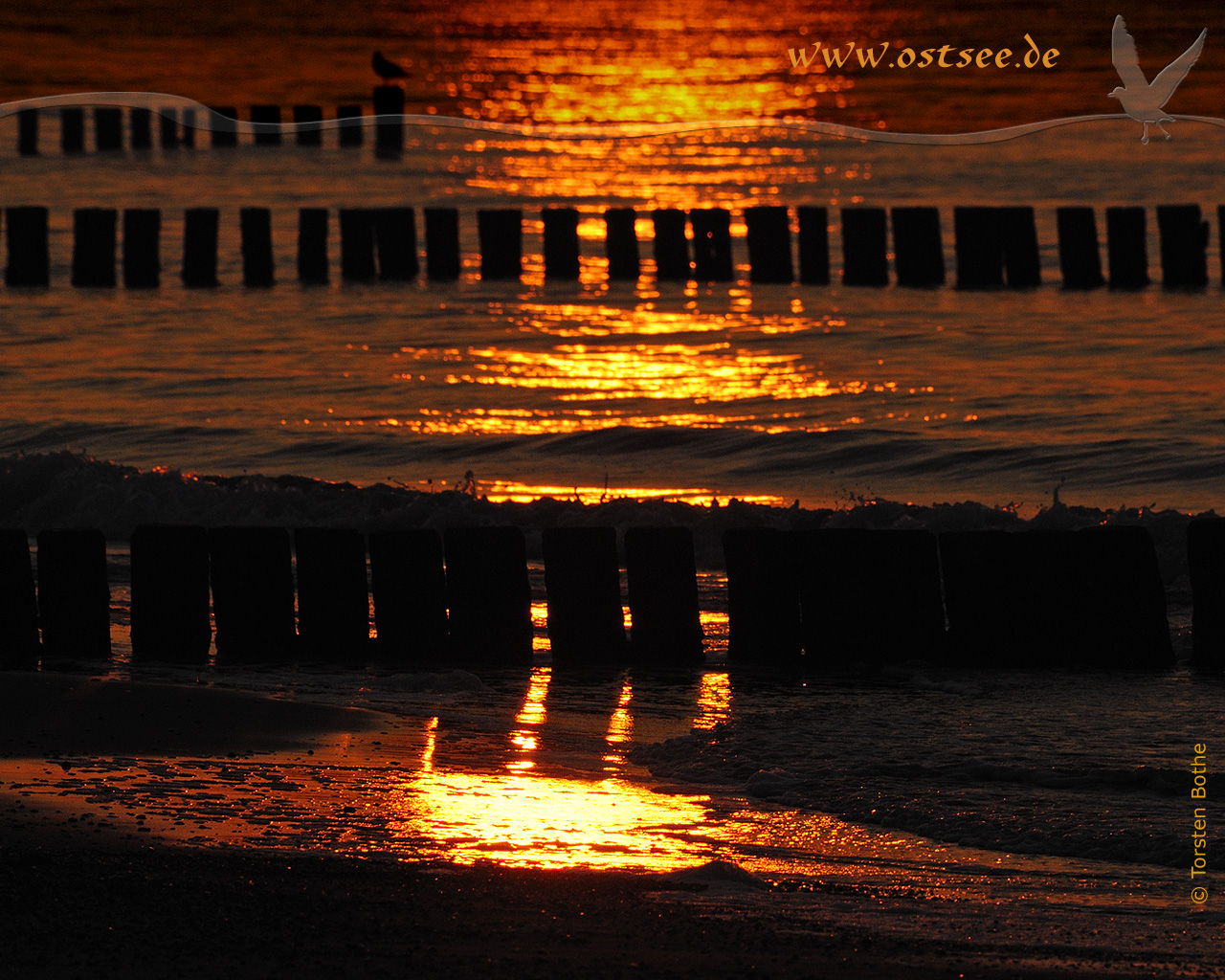 Hintergrundbild: Romantischer Sonnenuntergang an der Ostsee