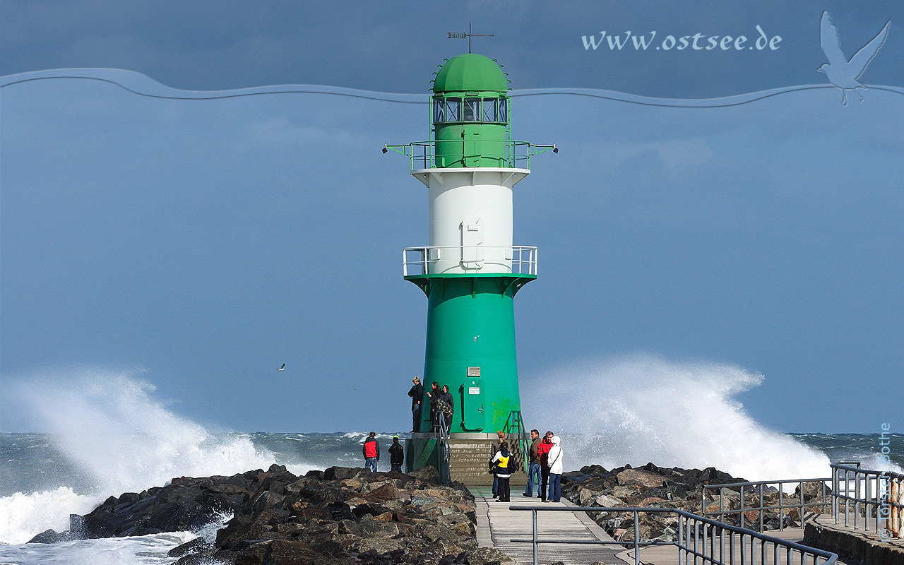 Leuchtfeuer in der aufgewühlten Ostsee