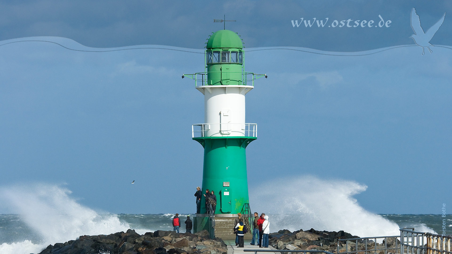 Leuchtfeuer in der aufgewühlten Ostsee