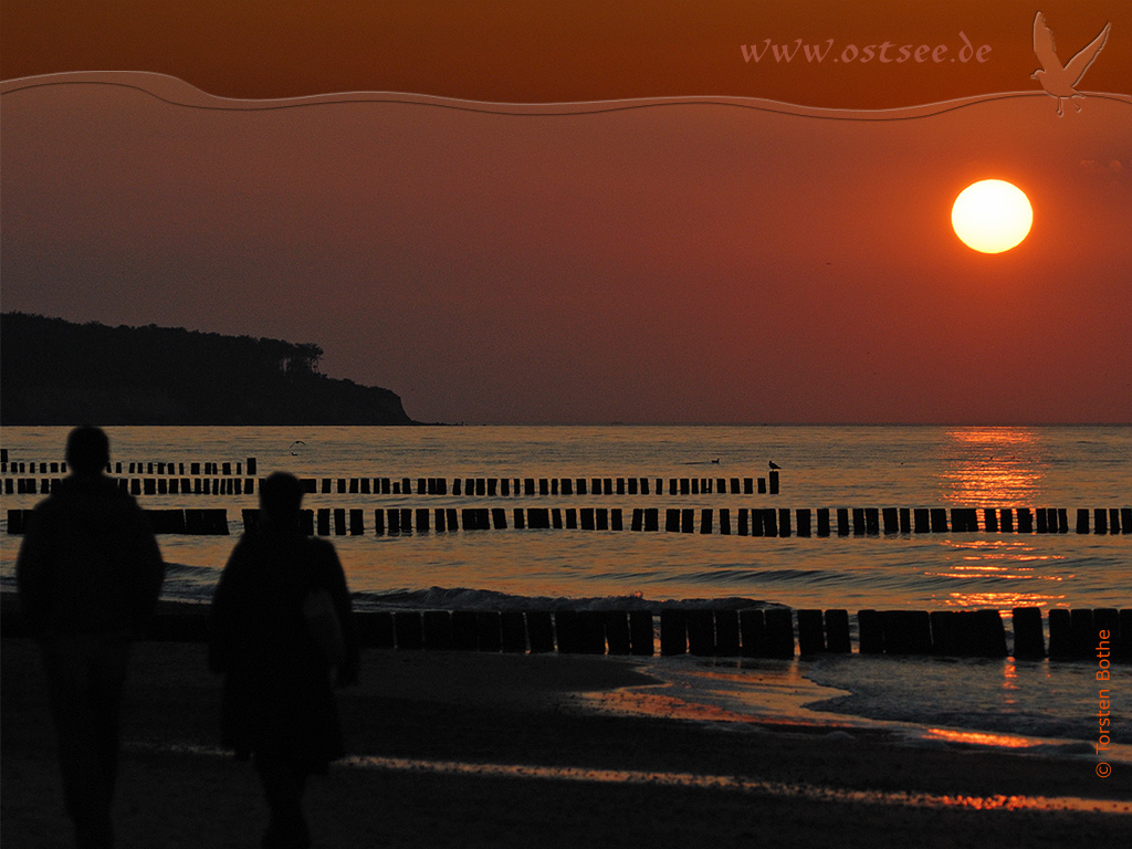 Hintergrundbild: Romantischer Sonnenuntergang an der Ostsee