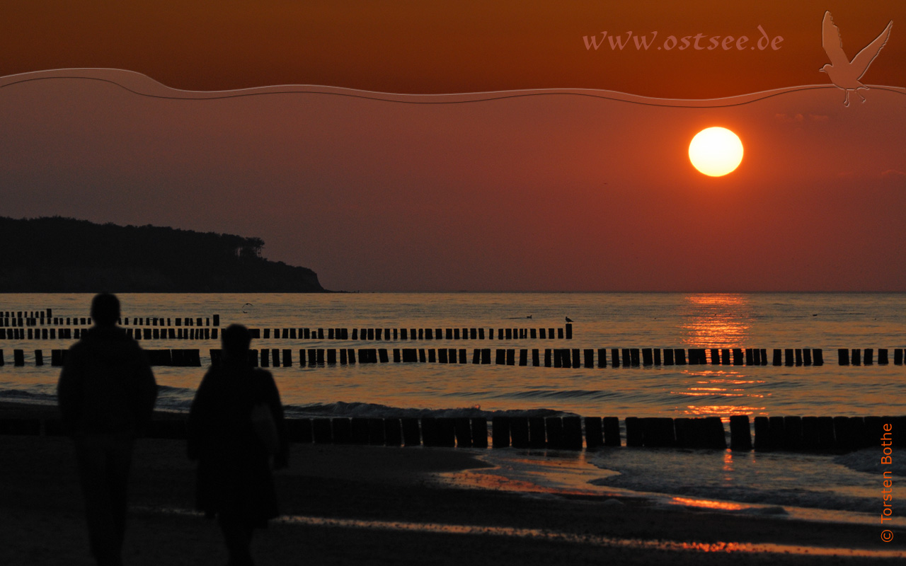 Hintergrundbild: Romantischer Sonnenuntergang an der Ostsee