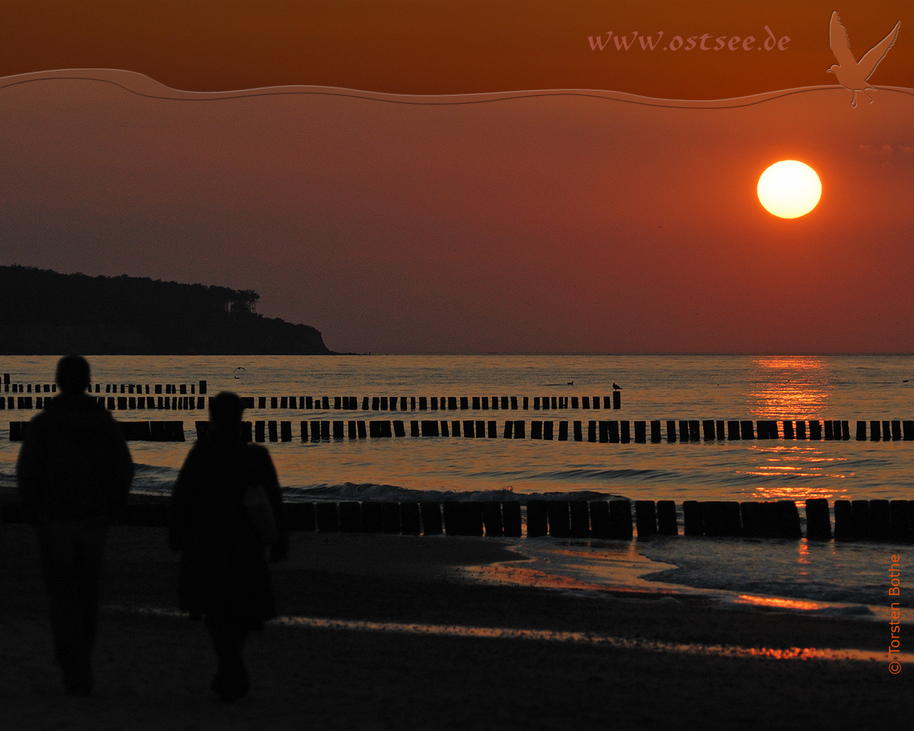 Hintergrundbild: Romantischer Sonnenuntergang an der Ostsee