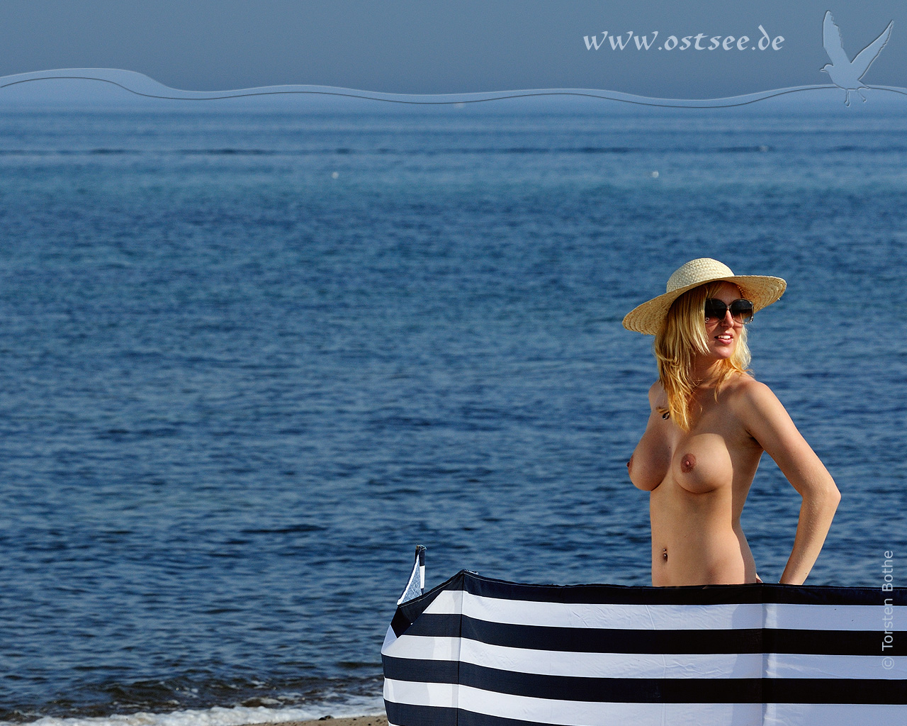 Hintergrundbild: FKK-Sonnenbaden an der Ostsee Hintergrundbild: FKK-Sonnenbaden an der Ostsee