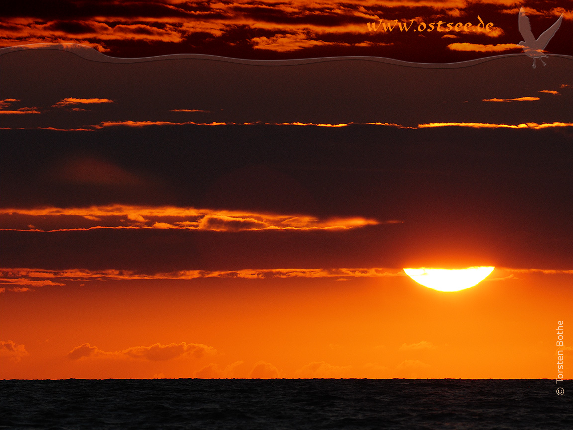 Romantischer Sonnenuntergang an der Ostsee