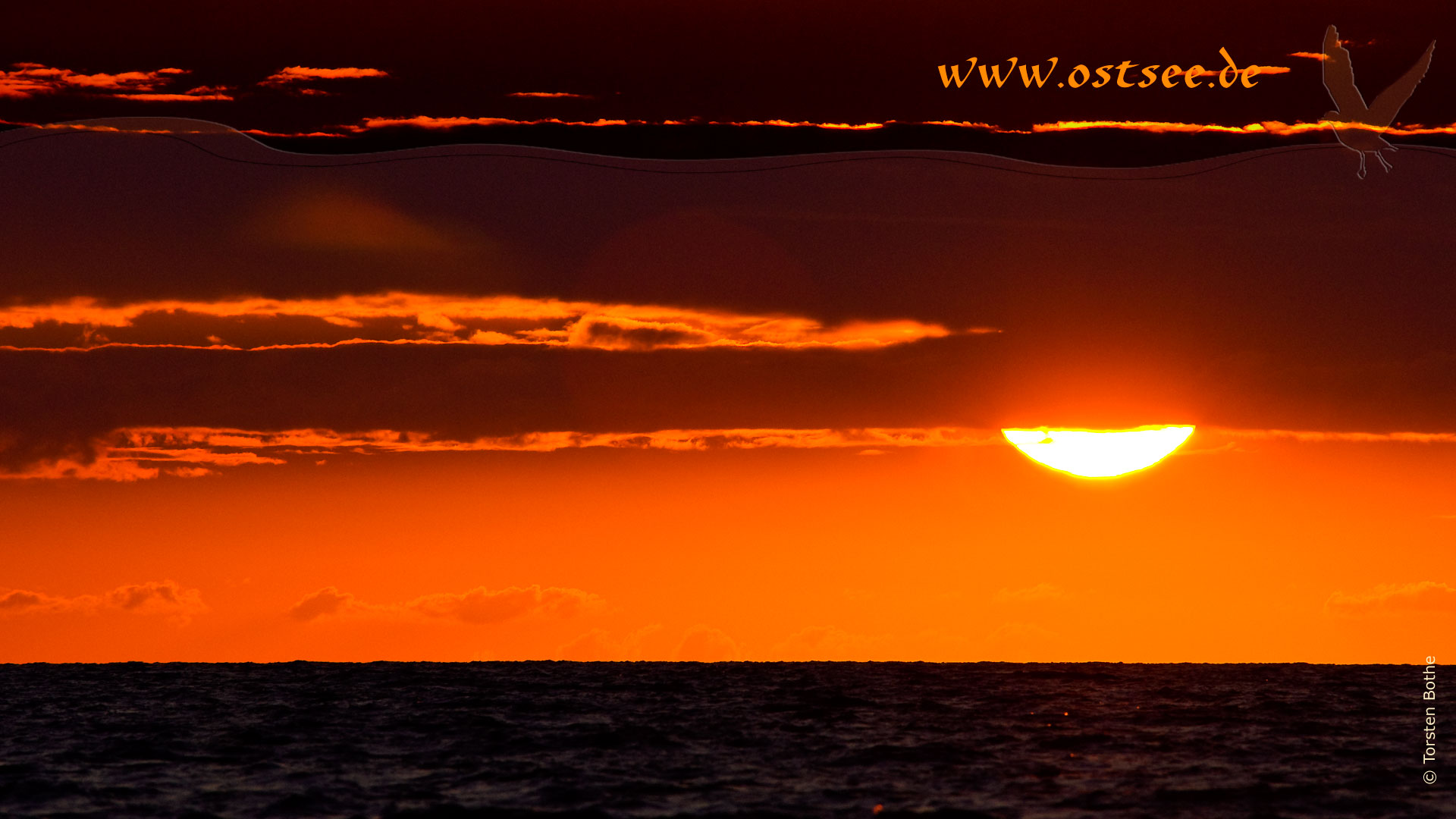 Romantischer Sonnenuntergang an der Ostsee