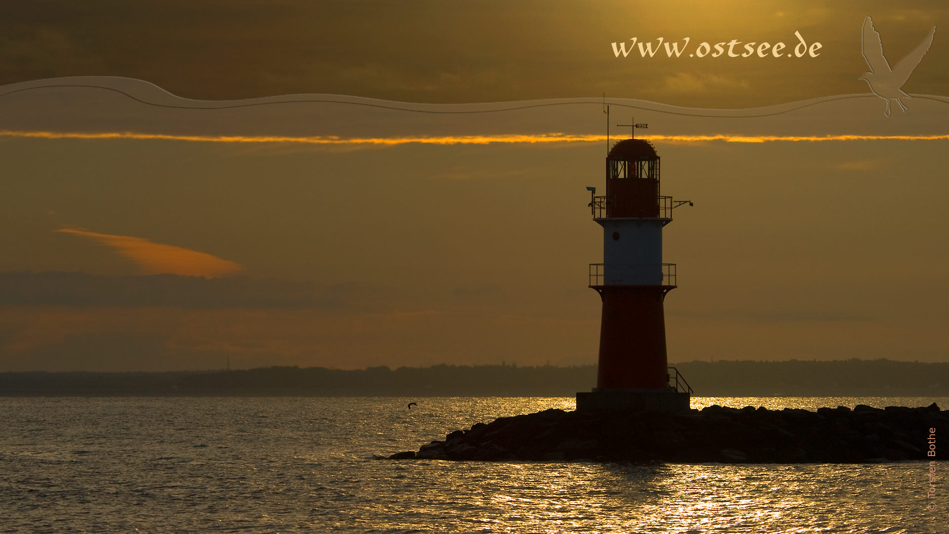 Hintergrundbild: Leuchtfeuer im Sonnenuntergang Hintergrundbild: Leuchtfeuer im Sonnenuntergang
