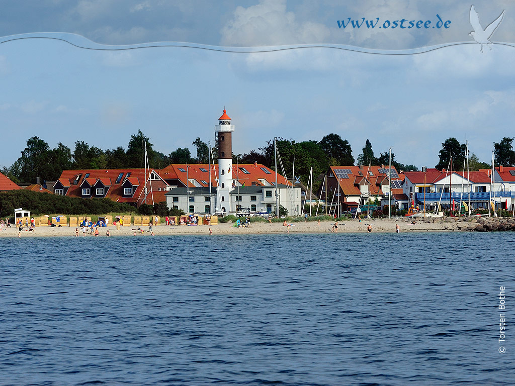 Hintergrundbild: Leuchtturm an der Ostsee