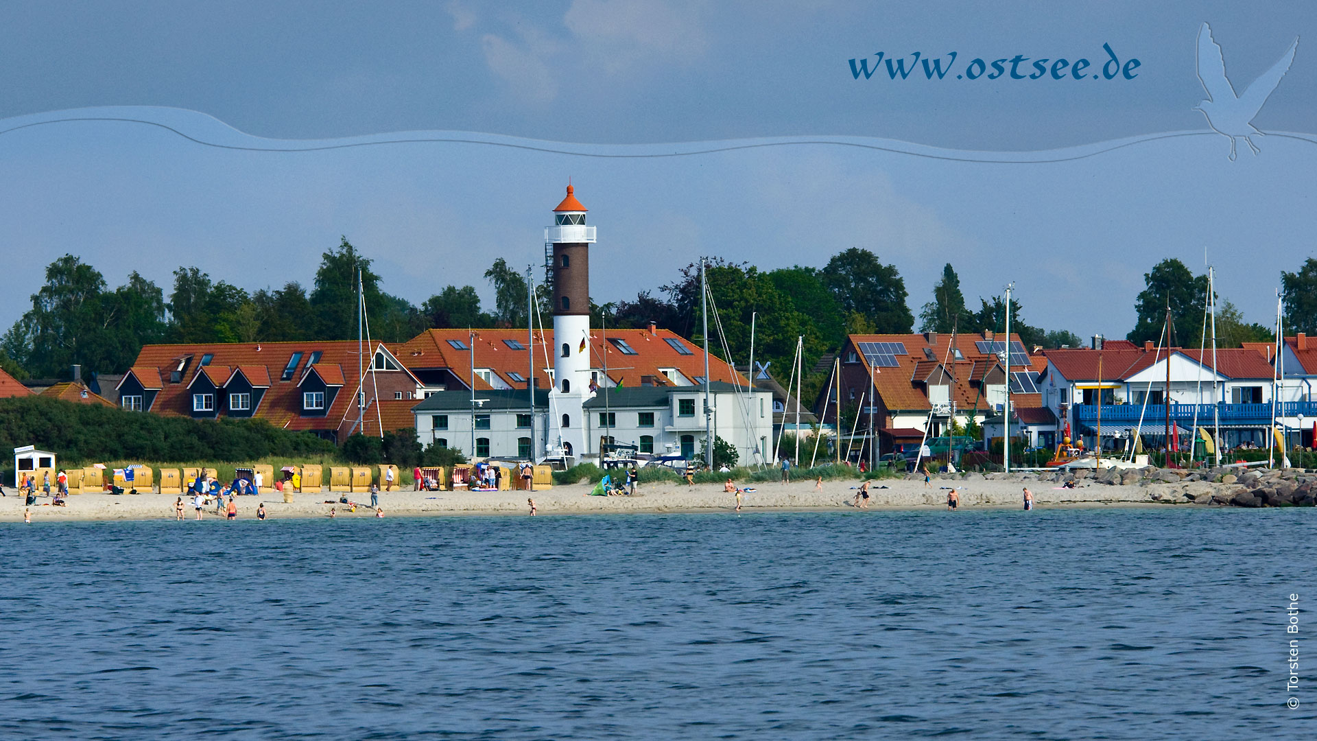 Hintergrundbild: Leuchtturm an der Ostsee