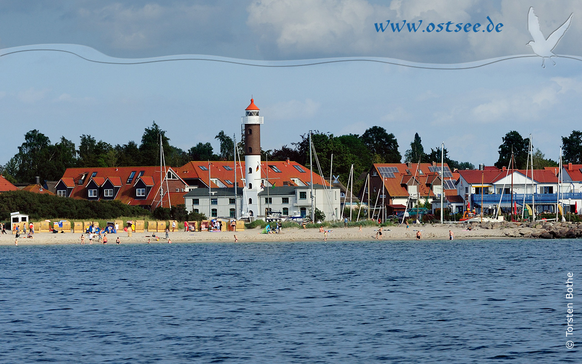 Hintergrundbild: Leuchtturm an der Ostsee