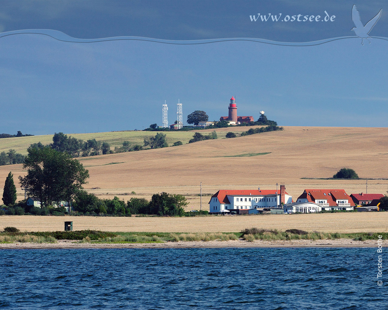 Hintergrundbild: Leuchtturm an der Ostsee