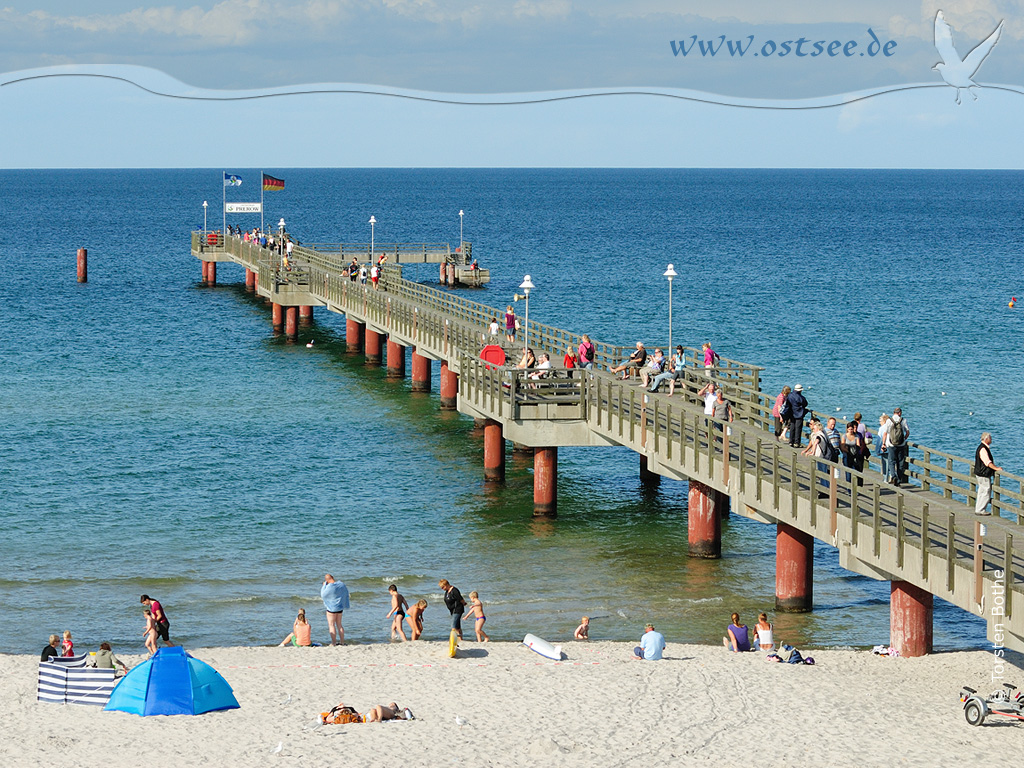 Hintergrundbild: Seebrücken an der Ostsee