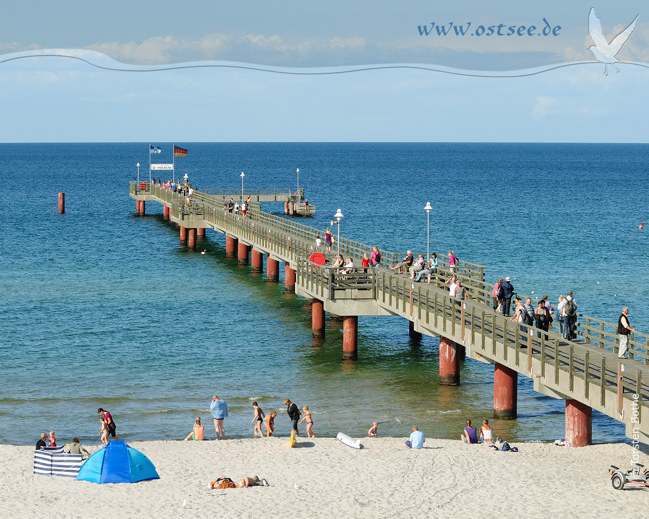 Hintergrundbild: Seebrücken an der Ostsee