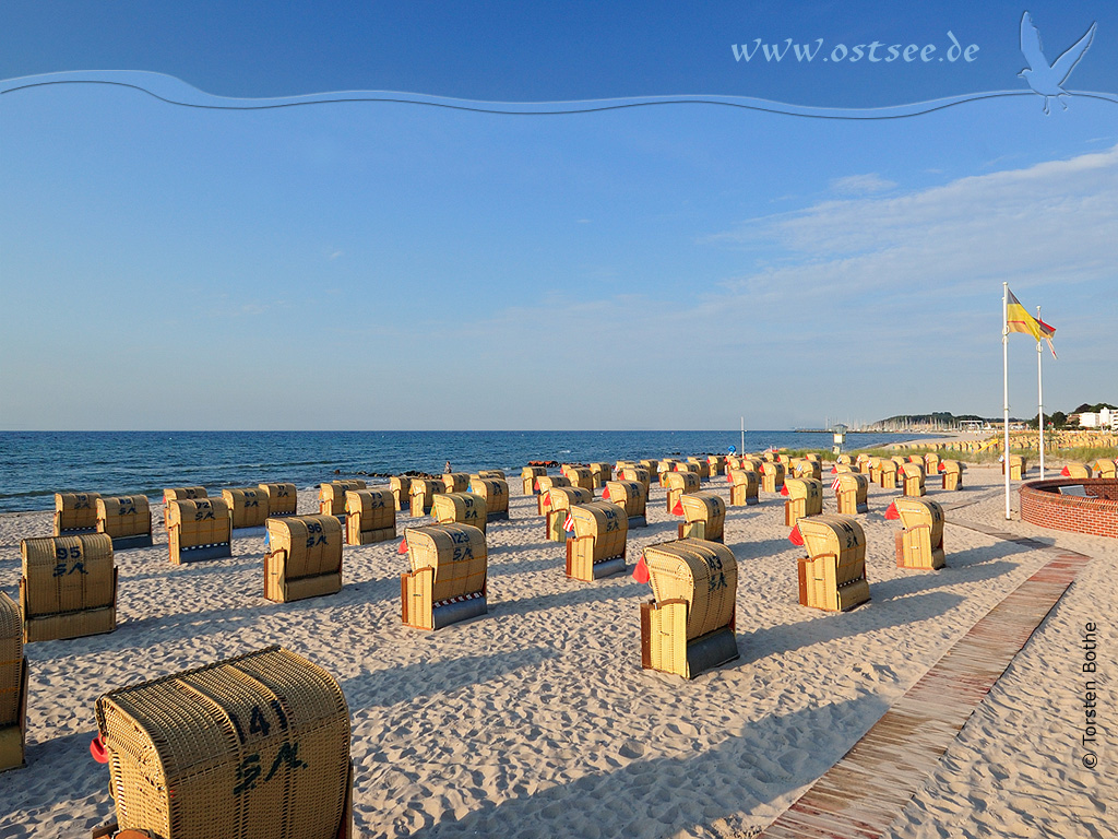 Hintergrundbild: Sonnenaufgang an der Ostsee