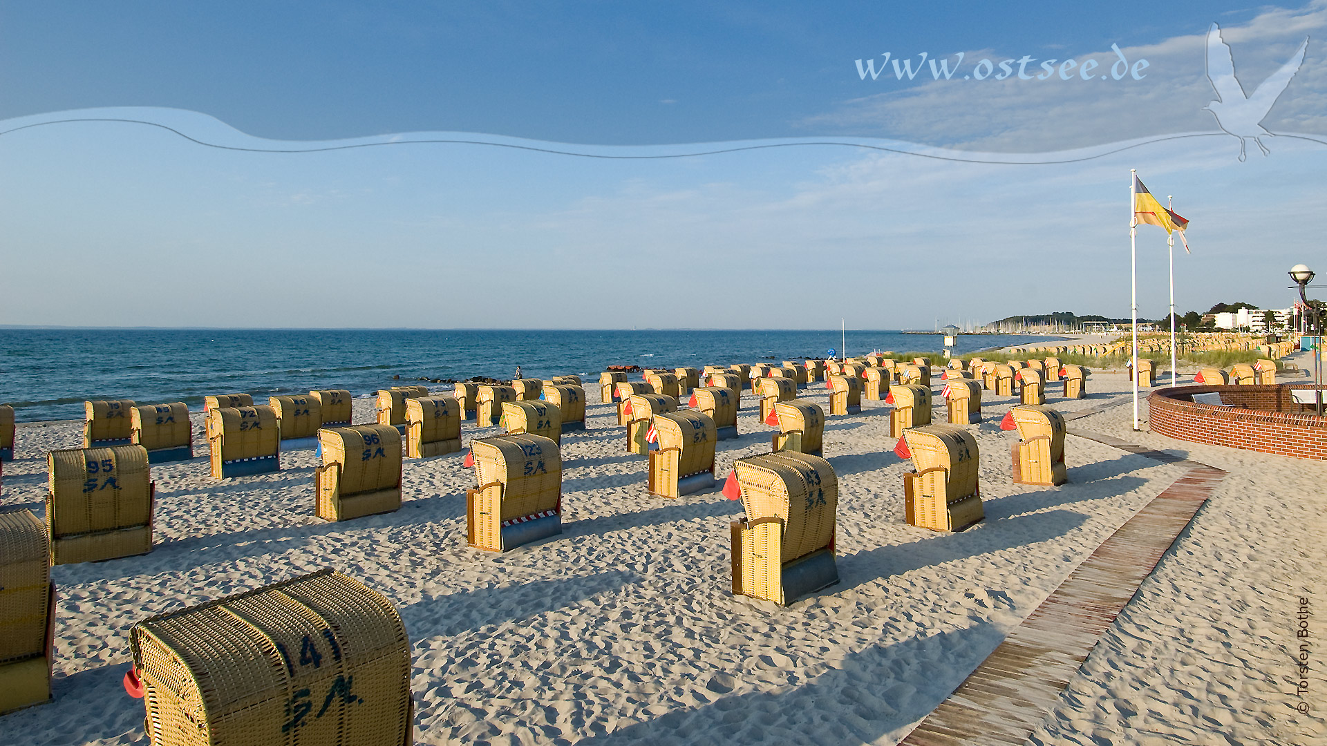 Hintergrundbild: Sonnenaufgang an der Ostsee