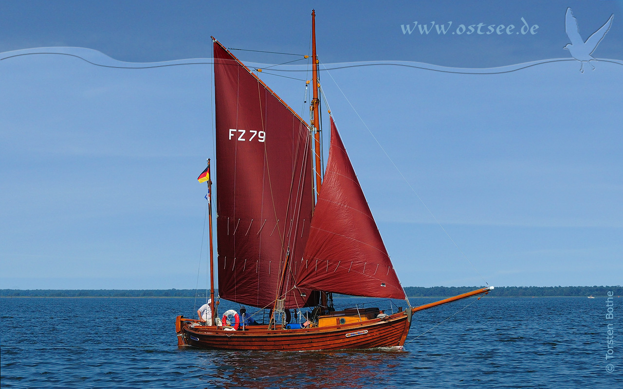 Hintergrundbild: Zeesboot an der Ostsee