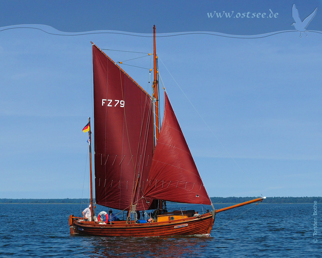 Hintergrundbild: Zeesboot an der Ostsee