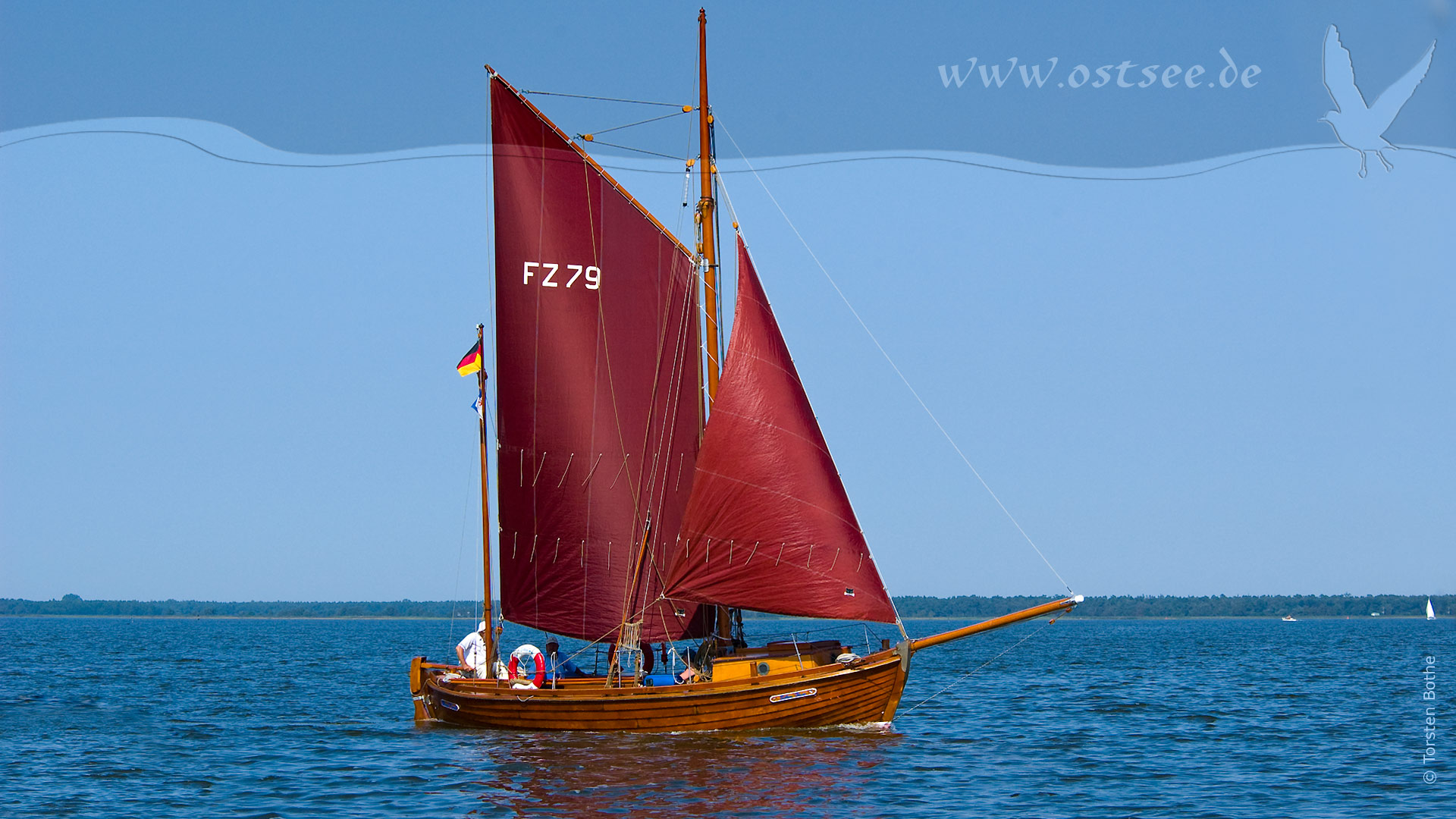 Hintergrundbild: Zeesboot an der Ostsee